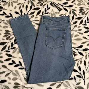 Levi’s 711 Skinny Jeans!